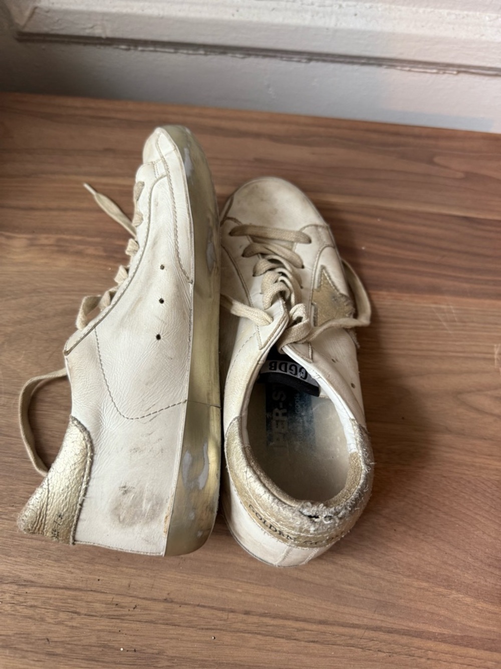 Golden Goose Style White superstar Leather Star Sneakers with Gold Accents - Picture 2 of 6